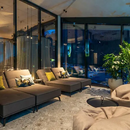 Lifesteil Aparthotel 4*