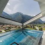 Lifesteil Aparthotel 4*